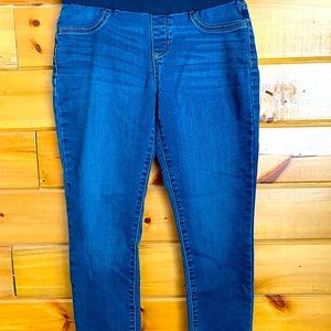 St. John’s Bay Skinny Leg Jeans. Sz. Petite Med. stretch waist.
